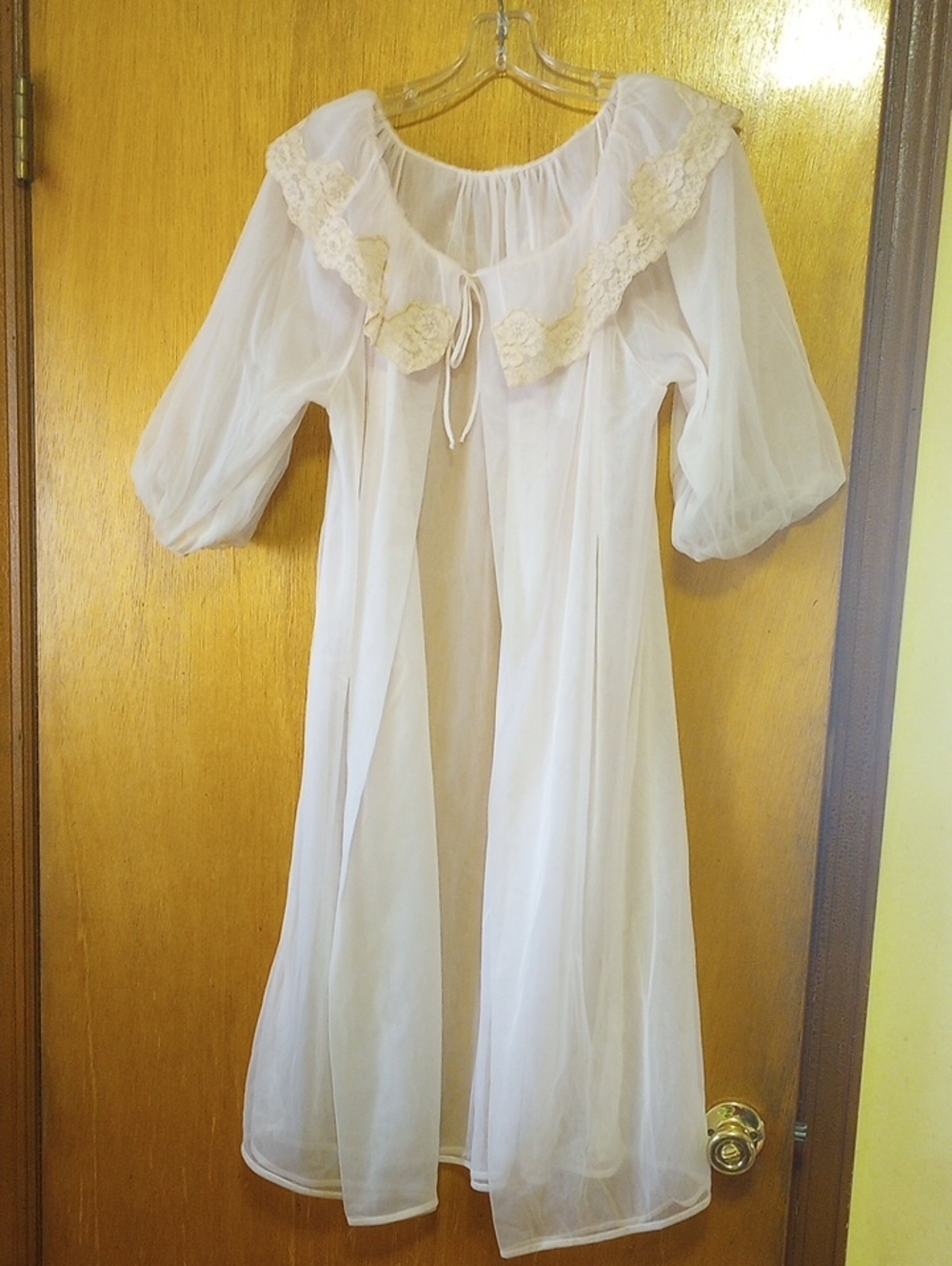 Classic Traditional Feminine Vintage Sheer Pink Summer Robe w/ Floral Lace, Med?